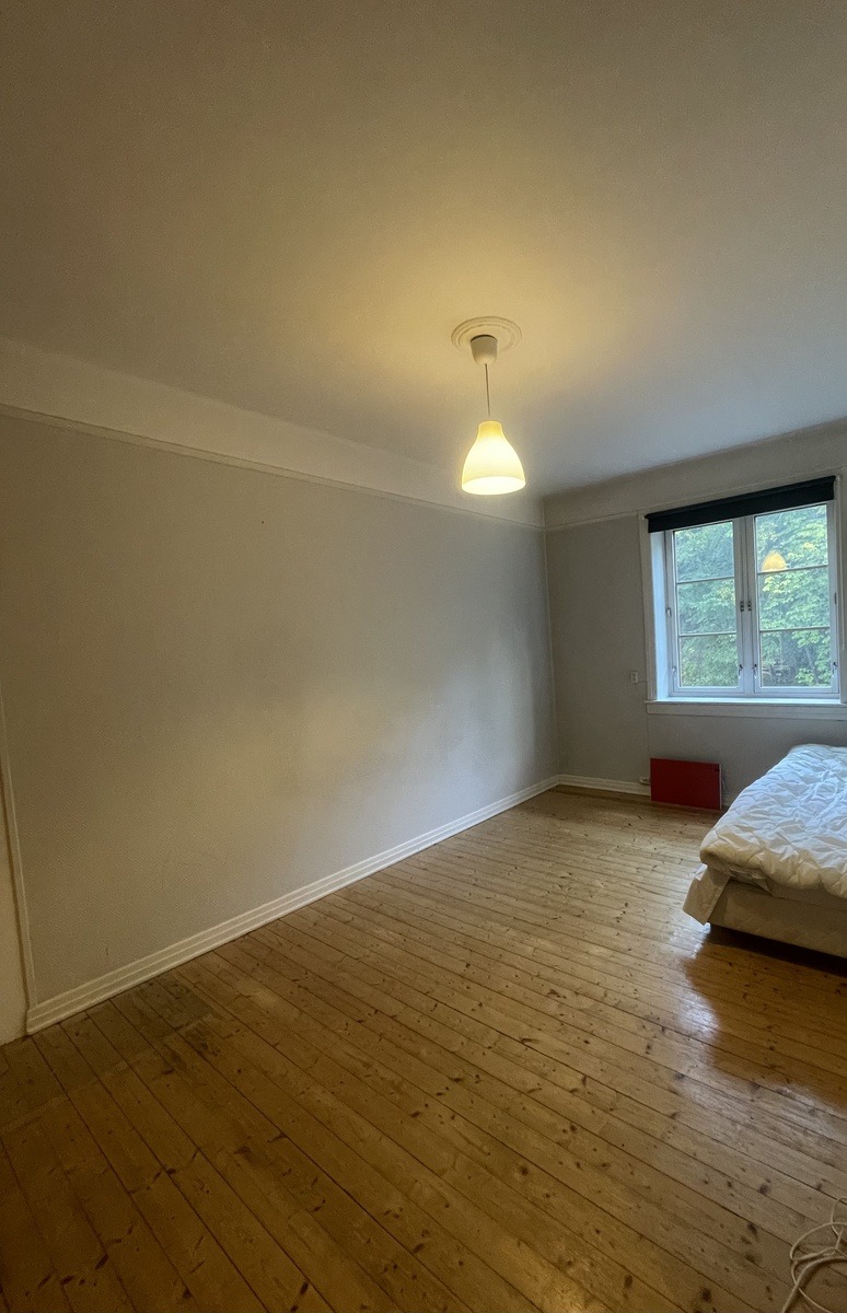 Stooooooort soverom mot  grønn natur..